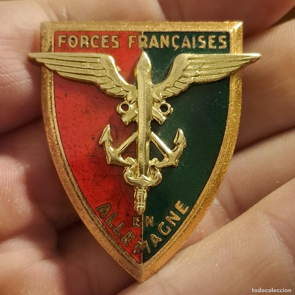 Militaria: Antigua placa insignia militar de las Fuerzas Francesas en Alemania a&ntilde;os 70 -80. Laton esmaltado.