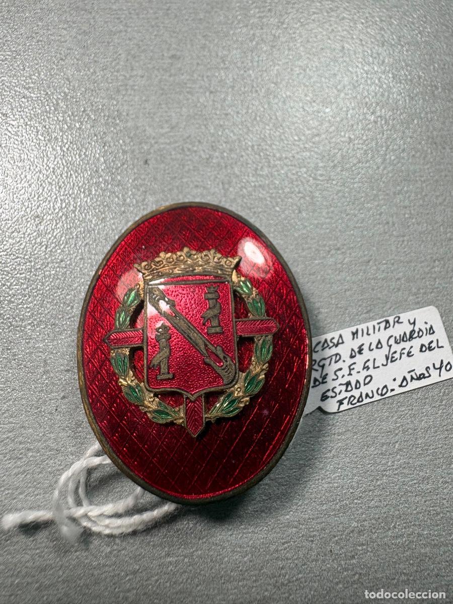 Militaria: Distintivo de permanencia en la casa de Franco para pecho