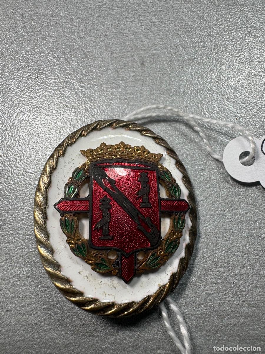 Militaria: Distintivo de cuello casa franco
