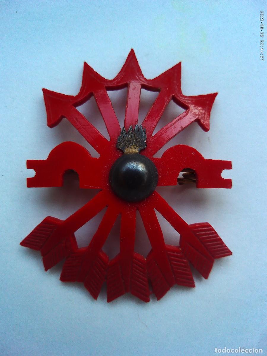 Militaria: GUERRA CIVIL - DIVISION AZUL - FALANGE : RARISIMO HAZ FALANGISTA CON BOMBETA DE ARTILLERIA ( PLATA )