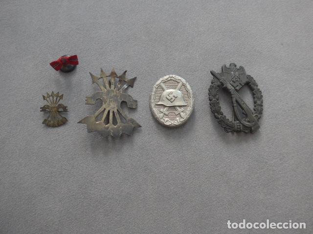 Militaria: Antiguo lote original de la Division Azul: emblema herido plata hueco, asalto infanteria, falange...