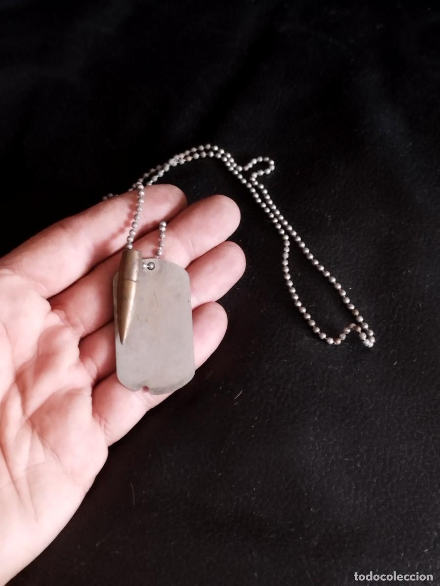 Militaria: Placa identificativa tipo militar, colgante con cadena.