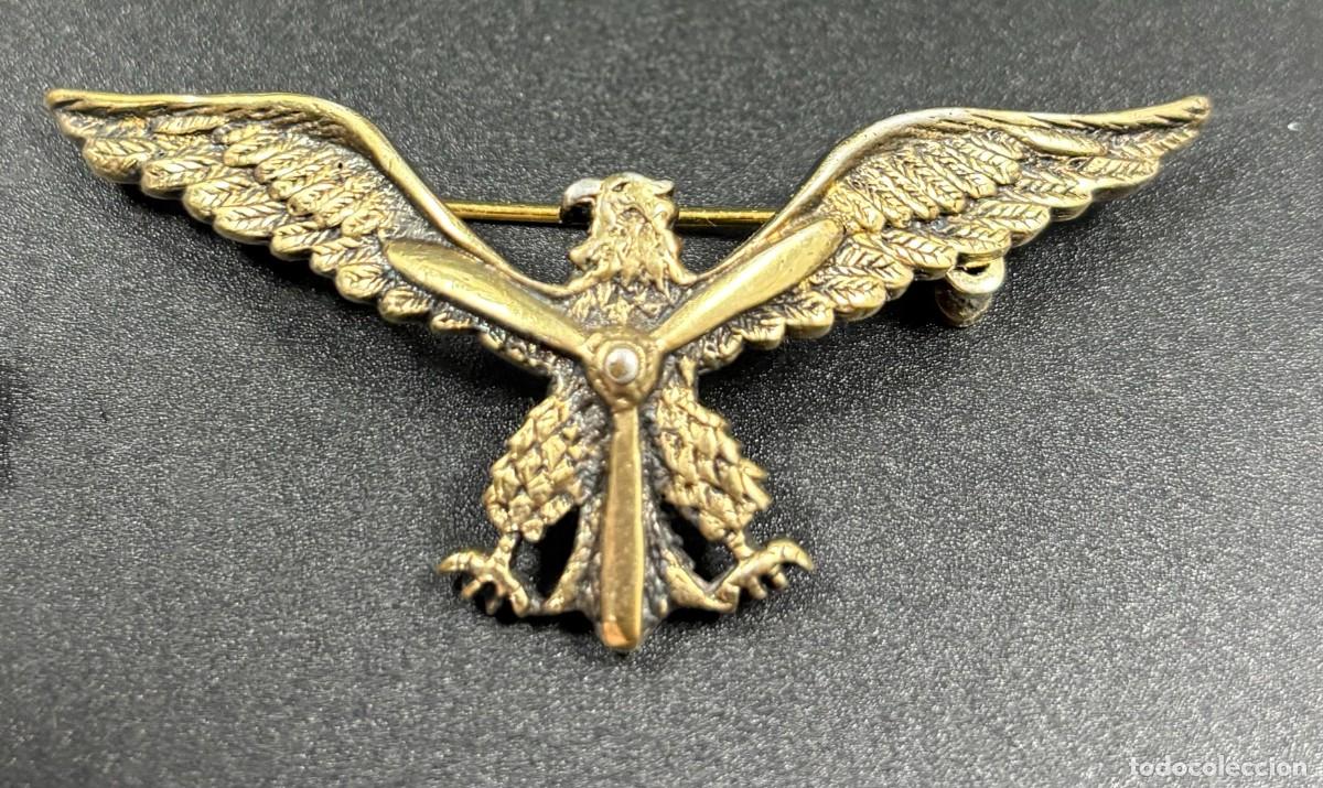 Militaria: Insignia de aviaci&oacute;n en plata dorada, &aacute;guila con pala de avi&oacute;n