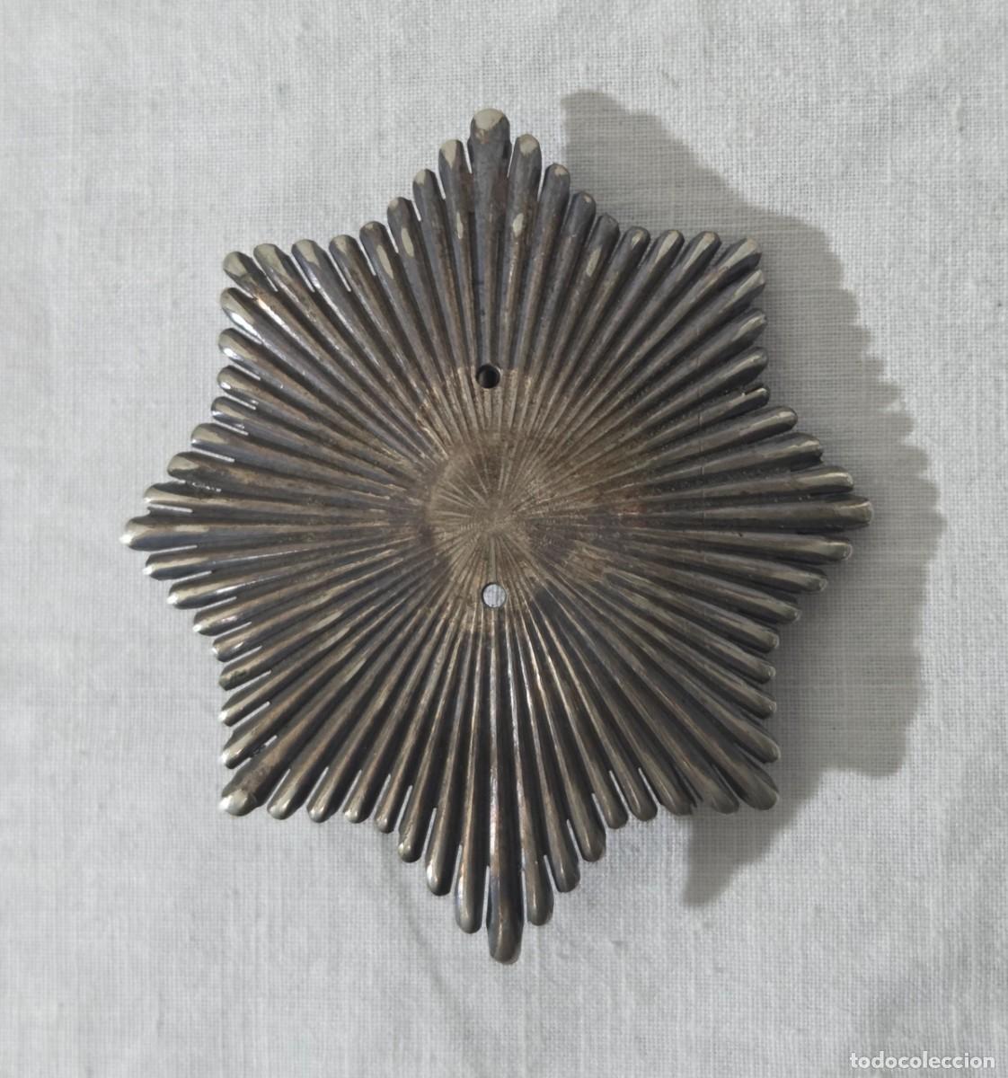 Militaria: Rafagado para placa de policia en metal plateado