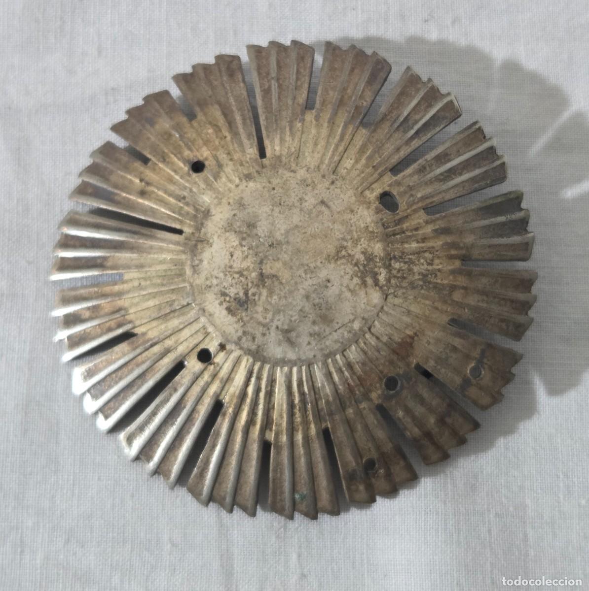 Militaria: Rafagado para placa de policia en metal plateado