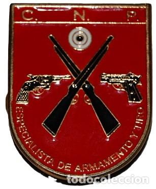 Militaria: DISTINTIVO POLICIA NACIONAL ESPECIALISTA DE ARMAMENTO Y TIRO