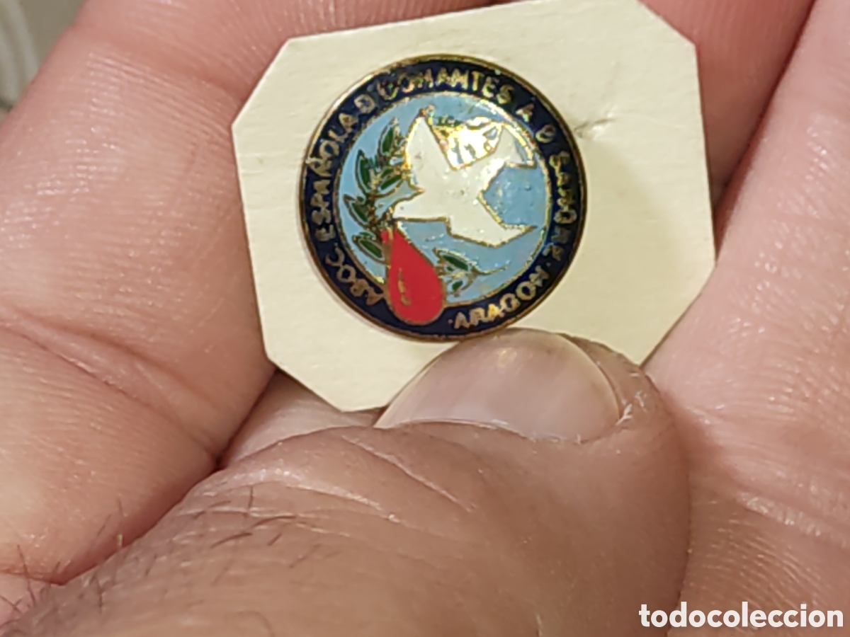 Militaria: Insignia antigua o pin de ojal Banco espa&ntilde;ol de donantes de sangre Arag&oacute;n.
