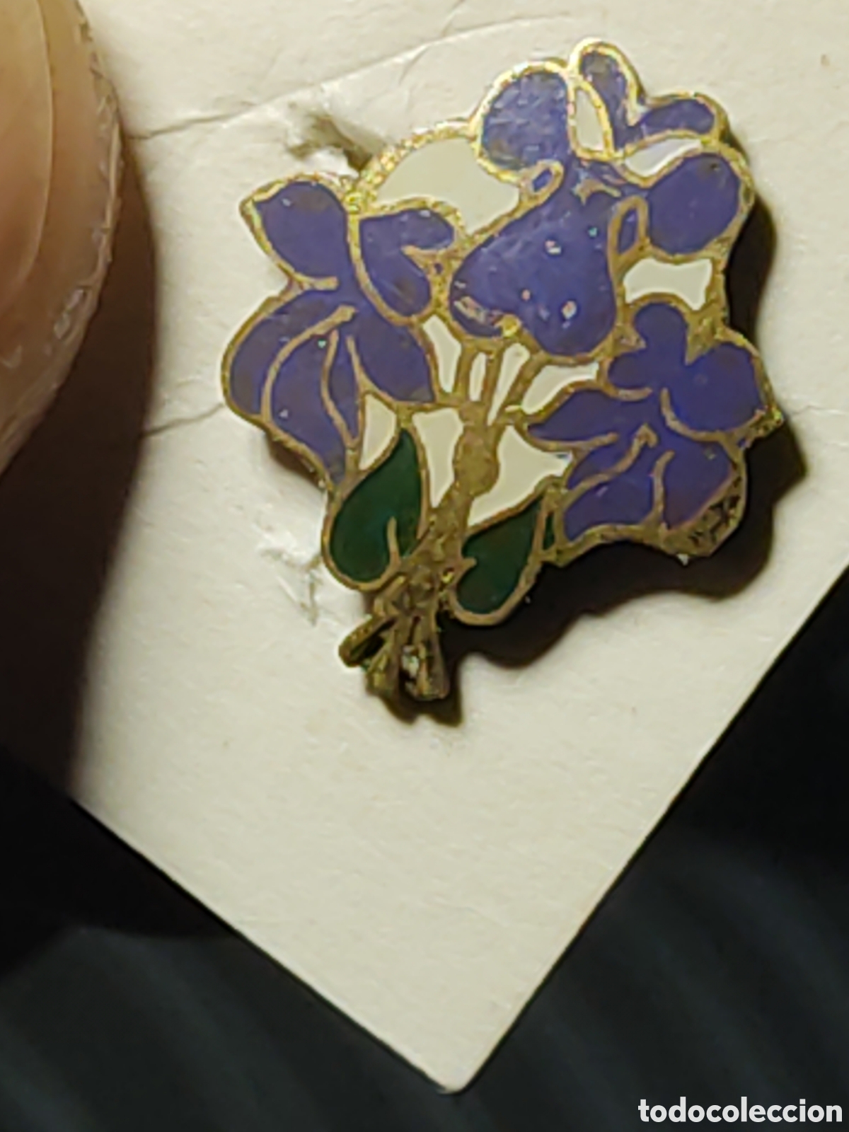 Militaria: Insignia de ojal,pin flor iris