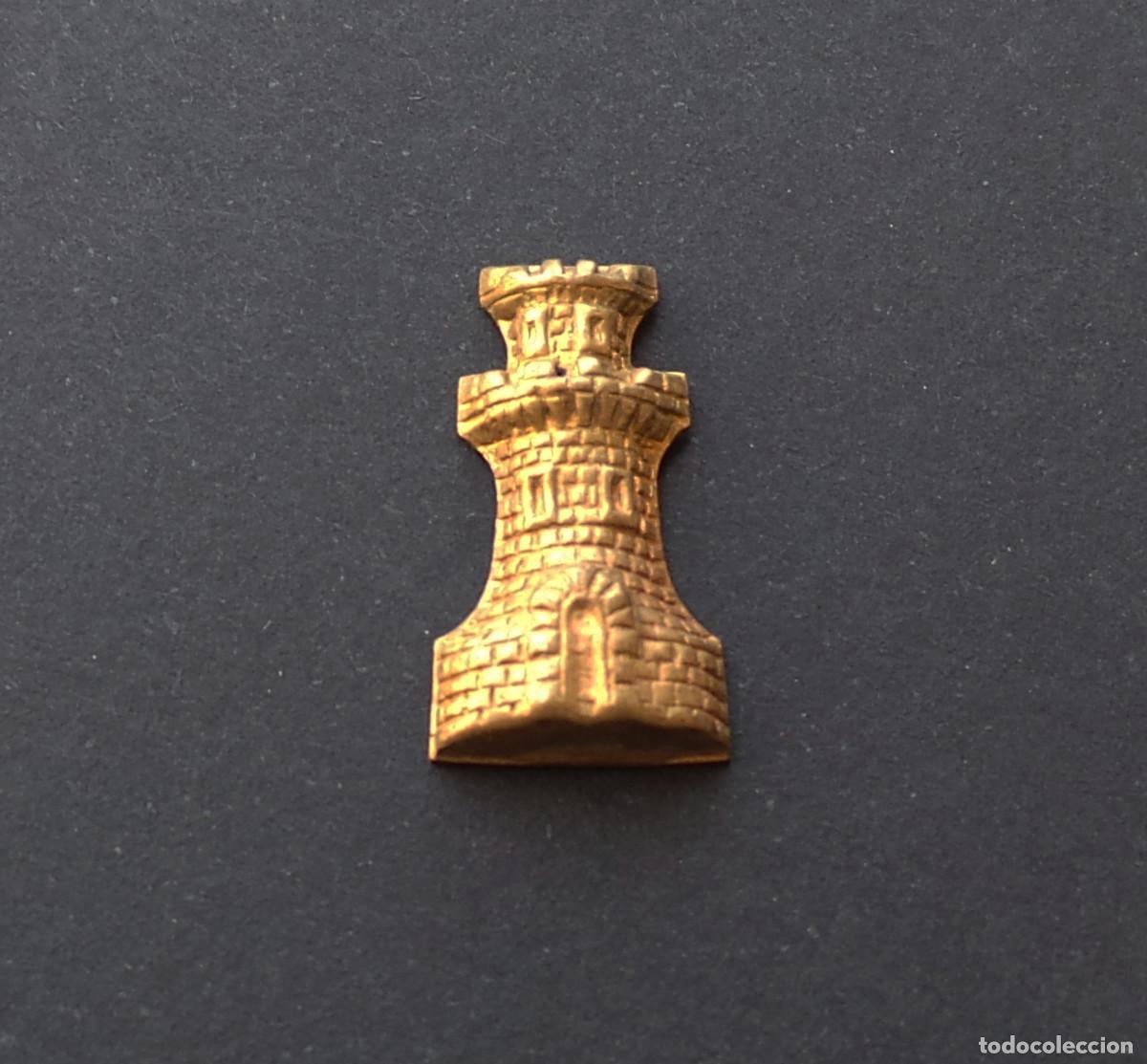 Militaria: DISTINTIVO DE CUELLO INGENIEROS.