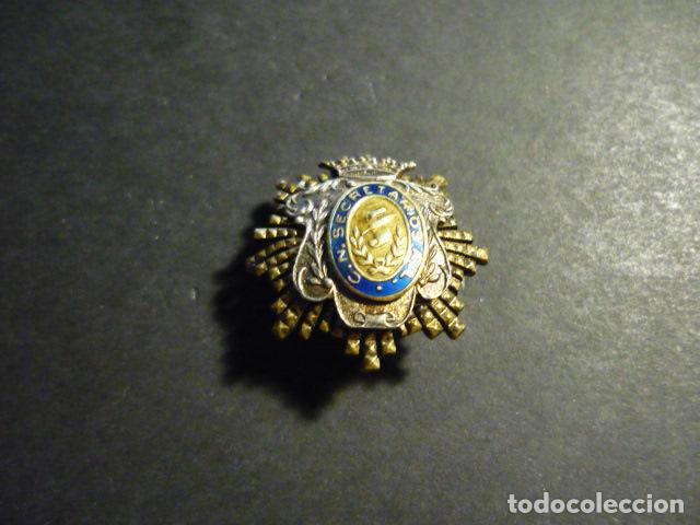 Militaria: INSIGNIA EN PLATA C.N. SECRETARIOS A.L. 2,5 X 2,5 CM