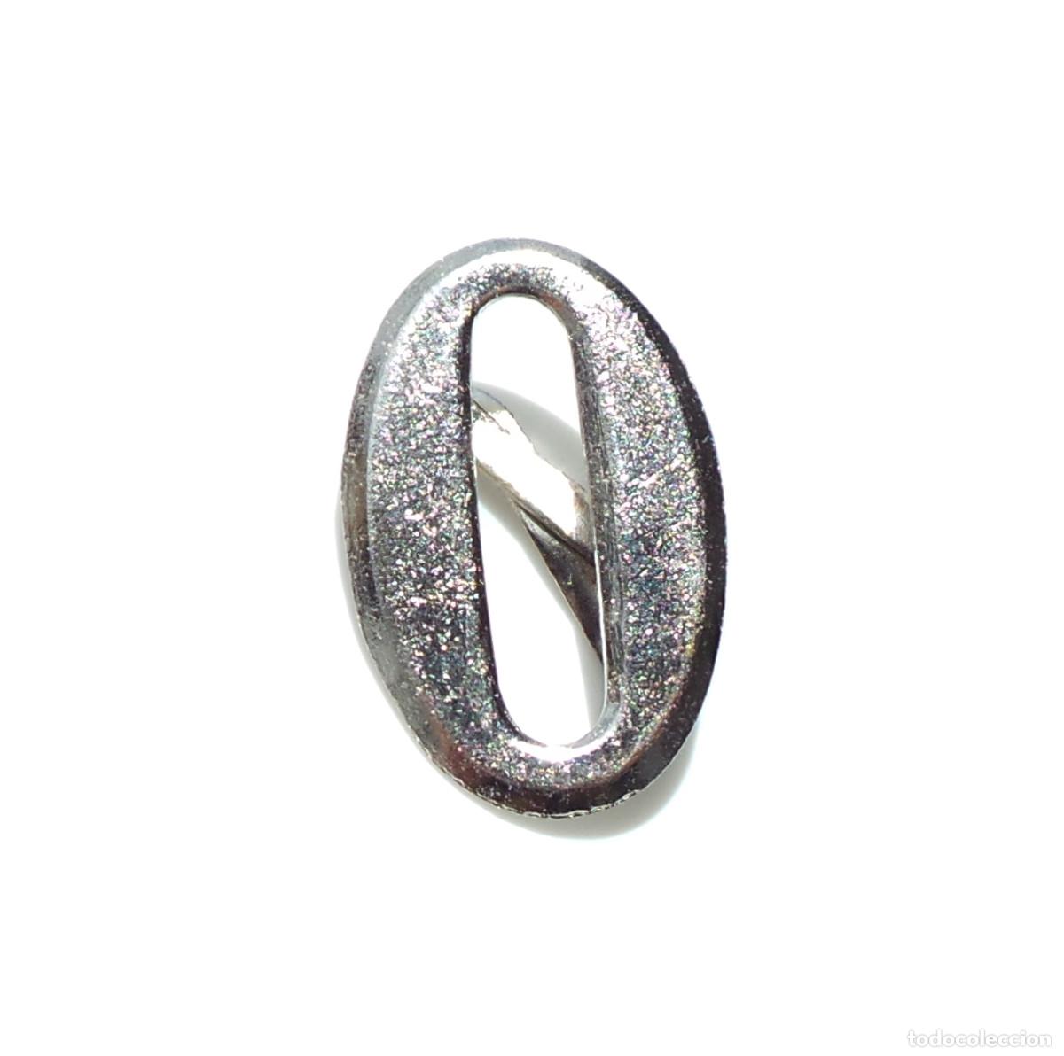 Militaria: DISTINTIVO NUMERAL DE CUELLO N&ordm; 0.- 2 CM ALTO. APROX.