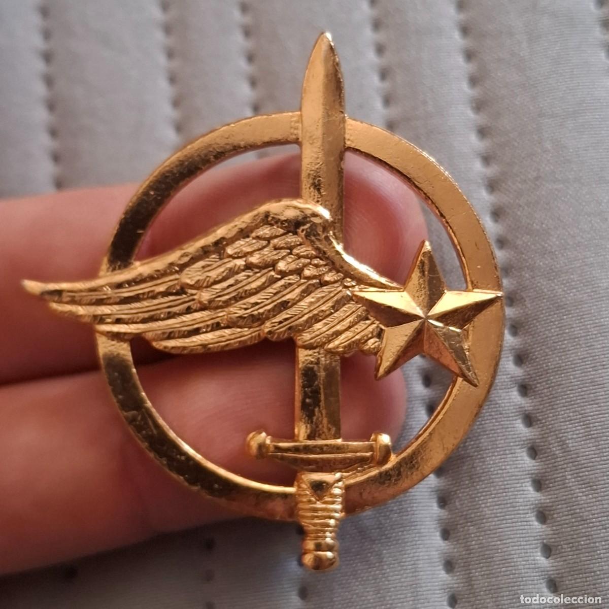 Militaria: INSIGNIA DE BOINA DE COMANDOS PARACAIDISTAS DEL EJERCITO FRANCES