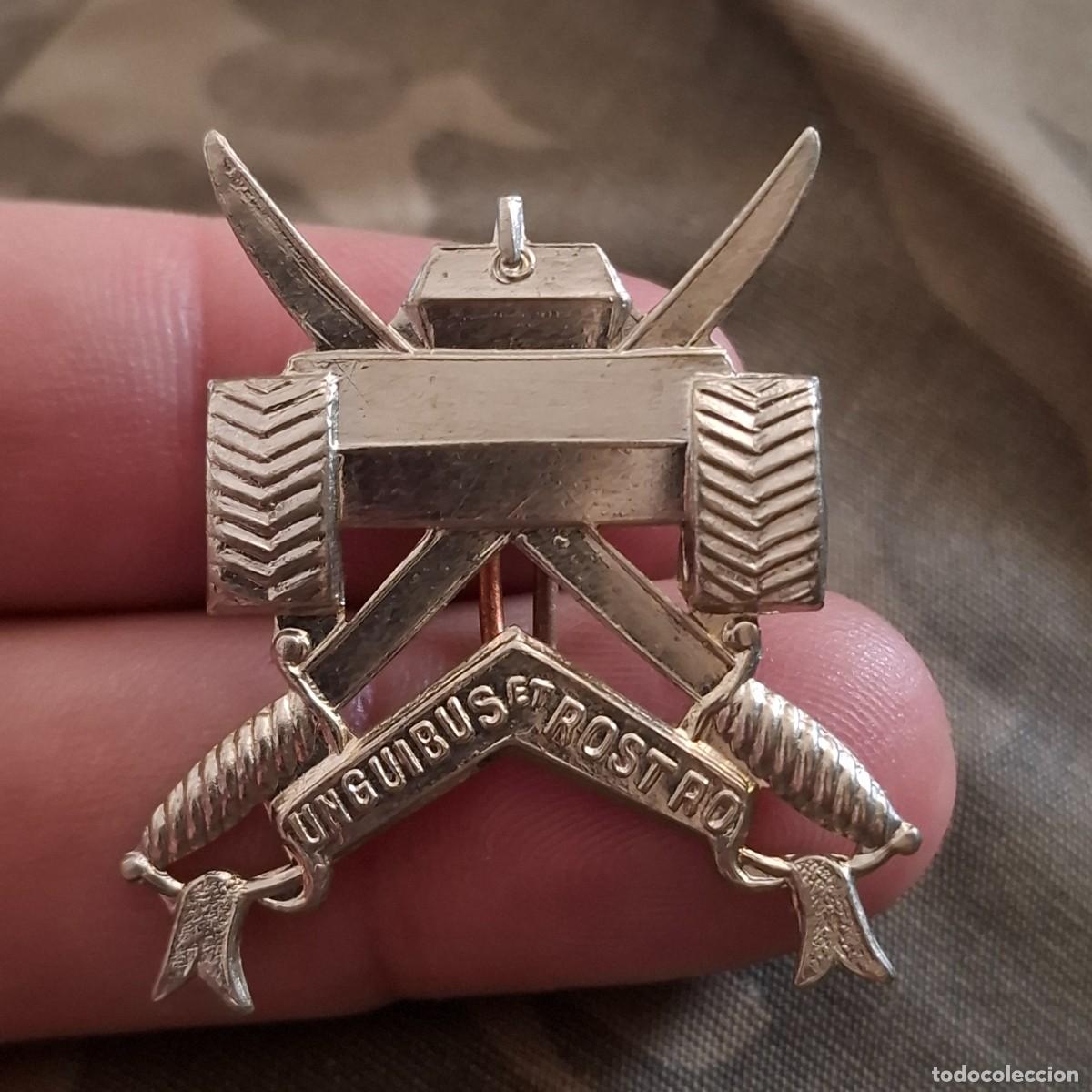 Militaria: Ej&eacute;rcito belga - Insignia de gorra del 4.&ordm; Escuadr&oacute;n de Reconocimiento Blindado