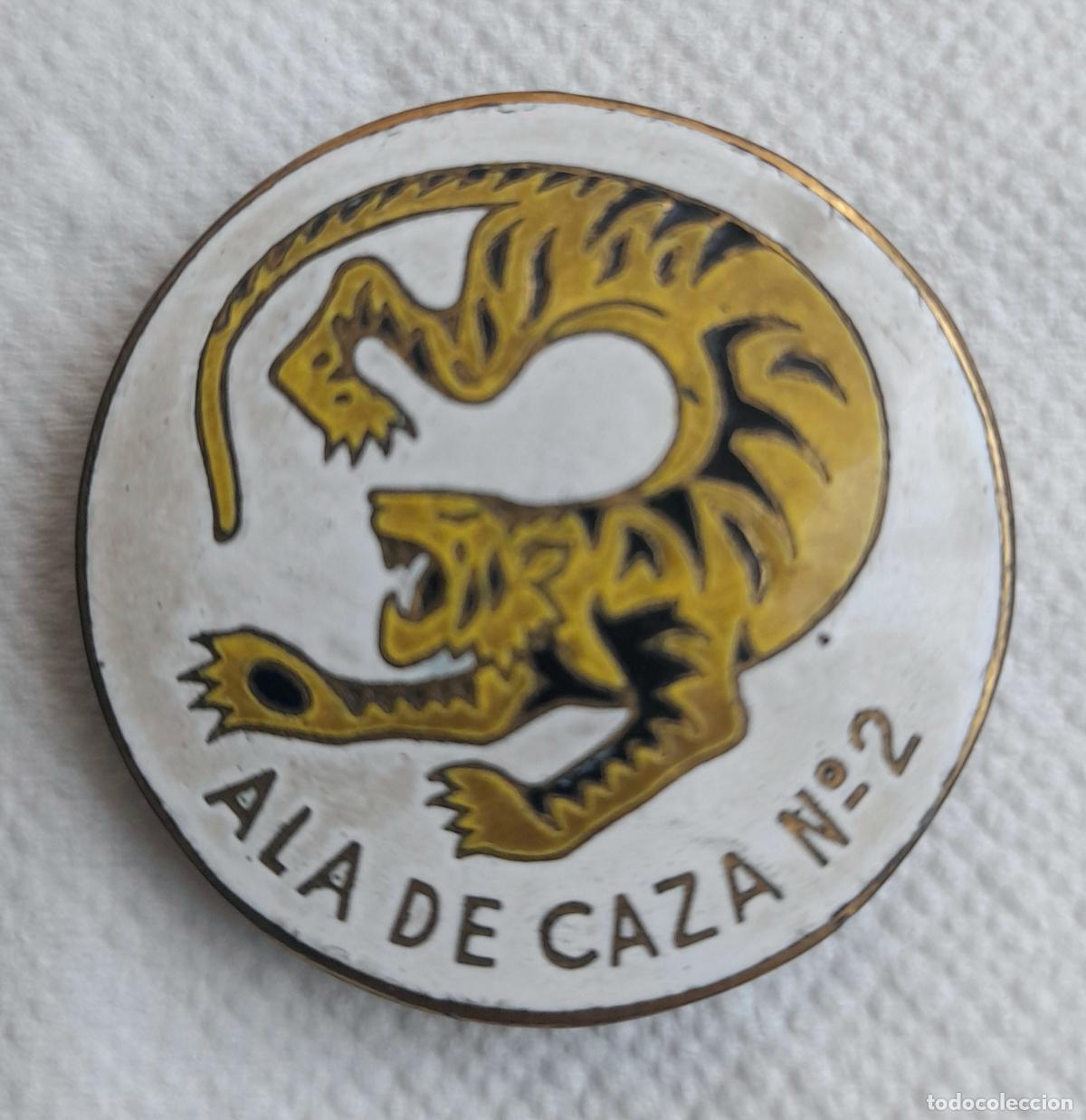Militaria: Ejercito del Aire. Aviaci&oacute;n. Emblema del Ala de caza n&uacute;mero 2.