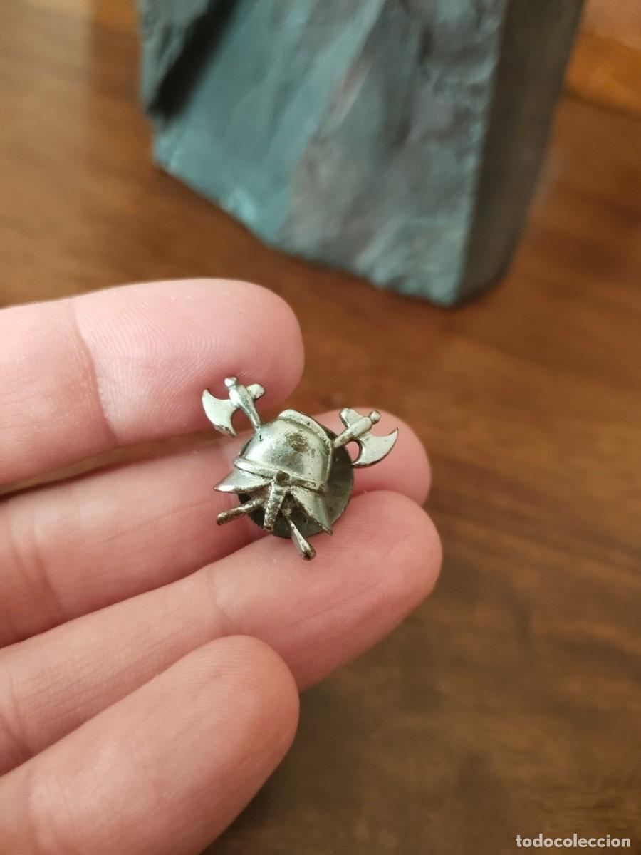 Militaria: Insignia de Ojal Bomberos. - Foto 3