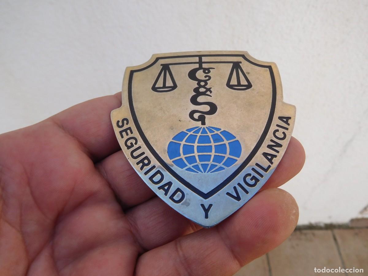 Militaria: Distintivo seguridad y vigilancia C&S ?