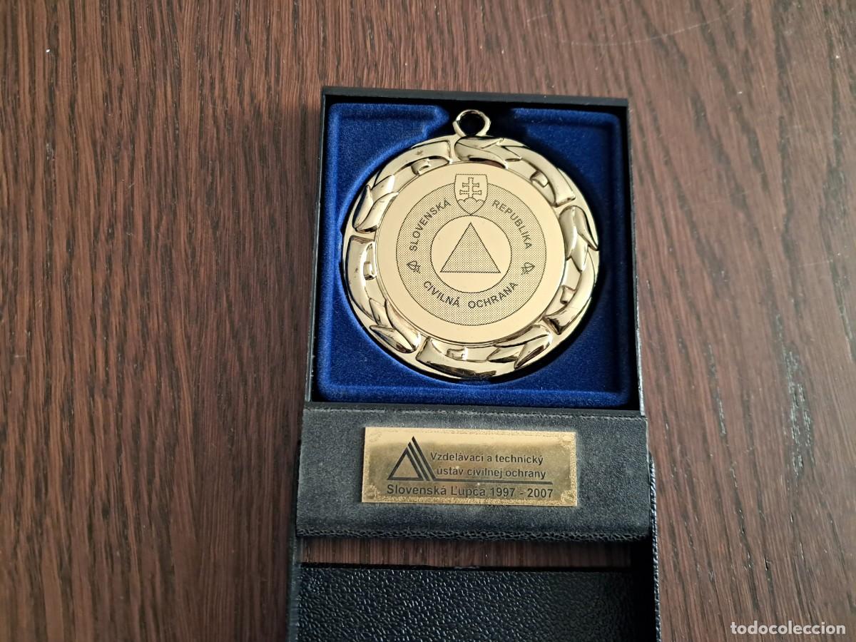 Militaria: medalla conmemorativa protecci&oacute;n civil, rep&uacute;blica Eslovaca.