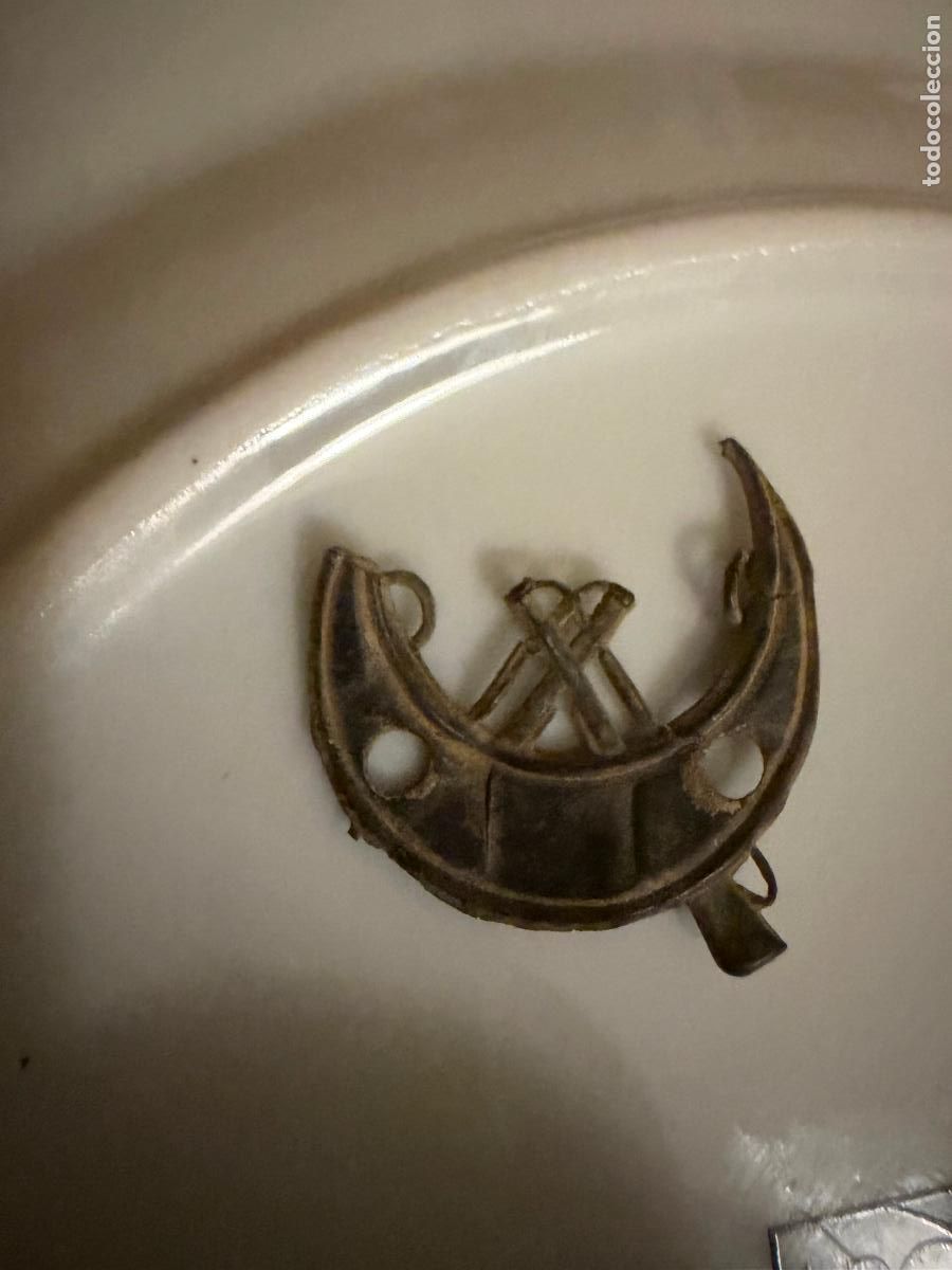 Militaria: Parte de insignia de regulares