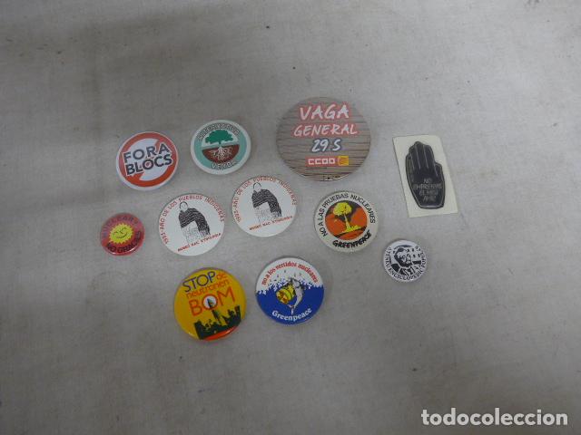 Militaria: Lote de 11 chapas insignias politicas de izquierdas, antinuclear, antiracismo, huelga&hellip;