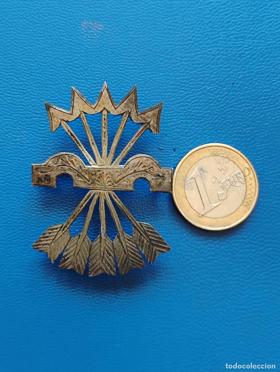 Militaria: ANTIGUA Y GRANDE INSIGNIA MILITAR YUGO Y FLECHAS - AGUJA IMPERDIBLE - PLATA??