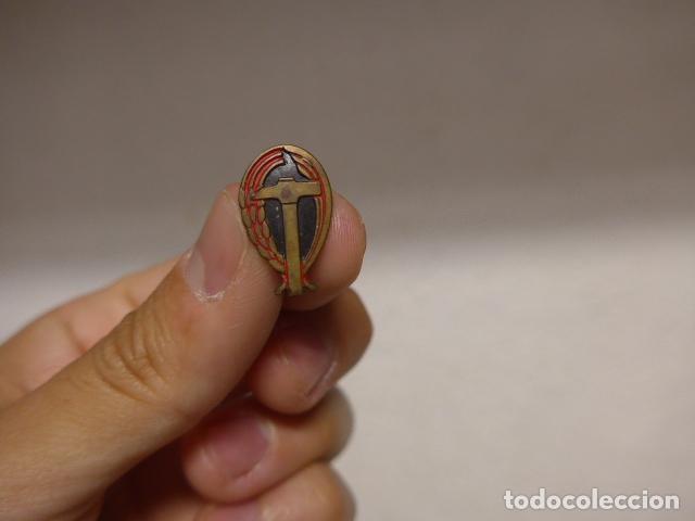 Militaria: Antigua insignia del CNS, sindicato, falange, original