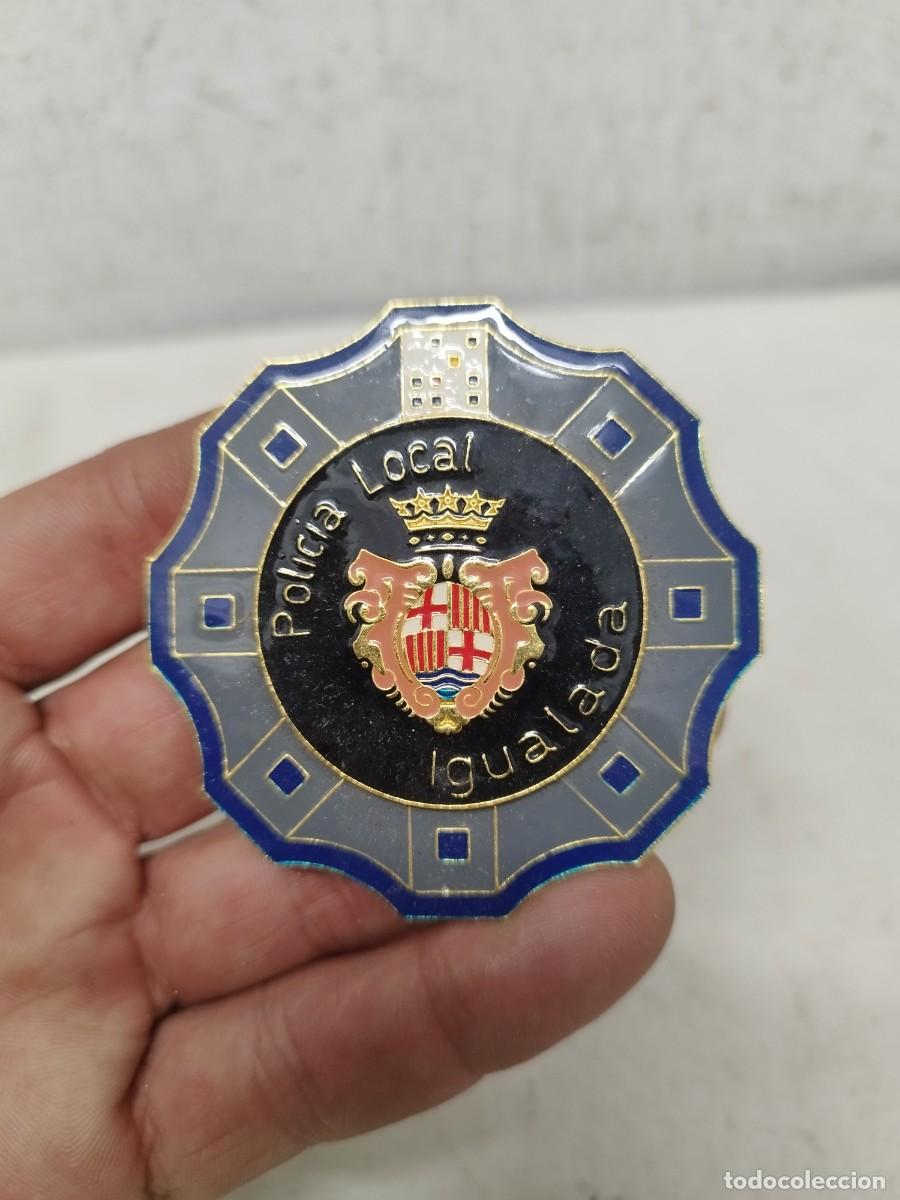 Militaria: Placa de polic&iacute;a local de igualada.