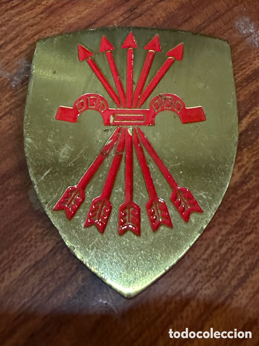 Militaria: Antigua Placa de Falange - mide 4,5 x 3,5 cm