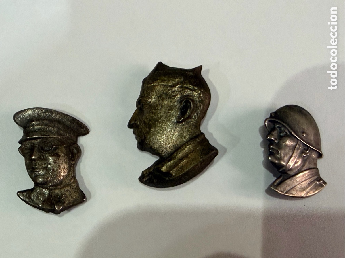 Militaria: 3 Antiguos Pin de Guerra Civil - Franco - Quico de Llano y Musolini- Metal con alfiler - de &eacute;poca -