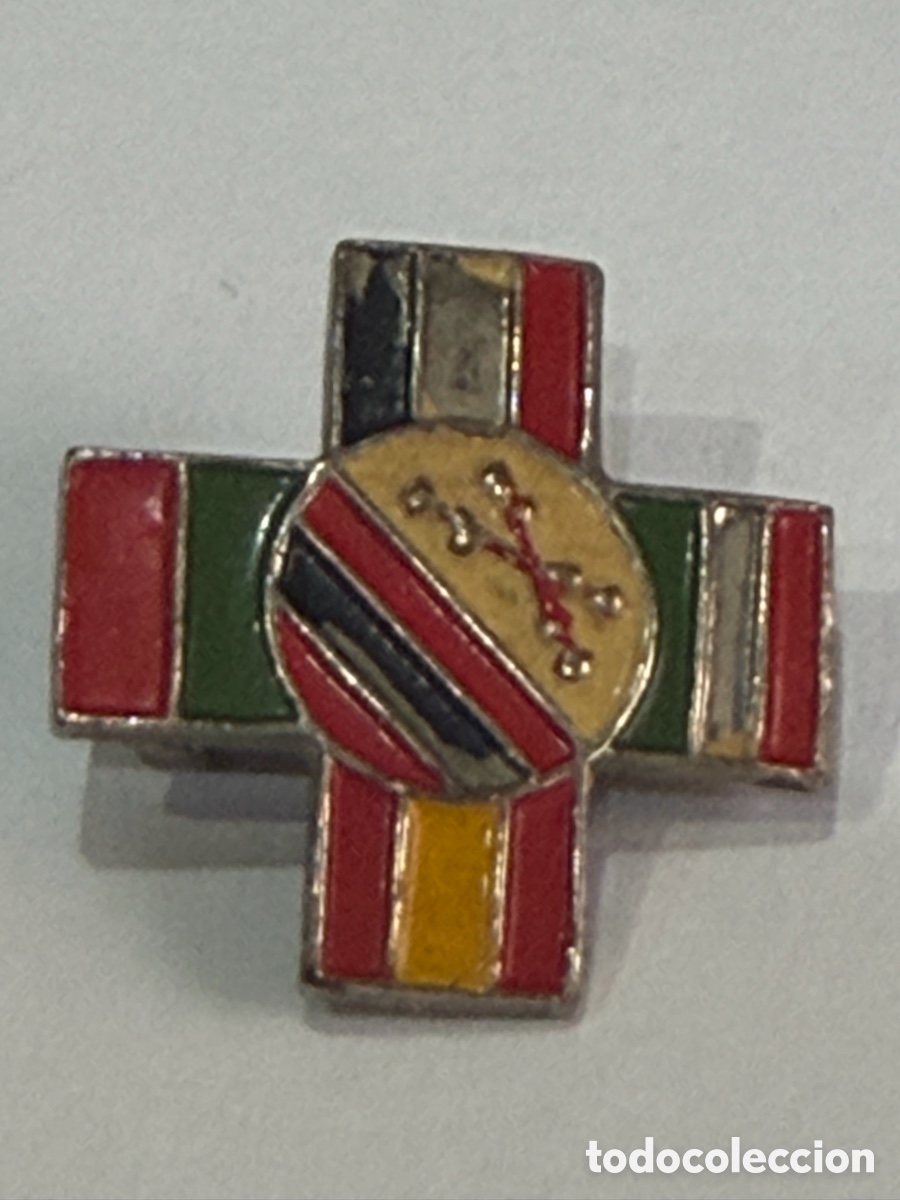 Militaria: Pin Guerra Civil - Banderas Pa&iacute;ses Aliado - falange - mide 2 x 2 cm