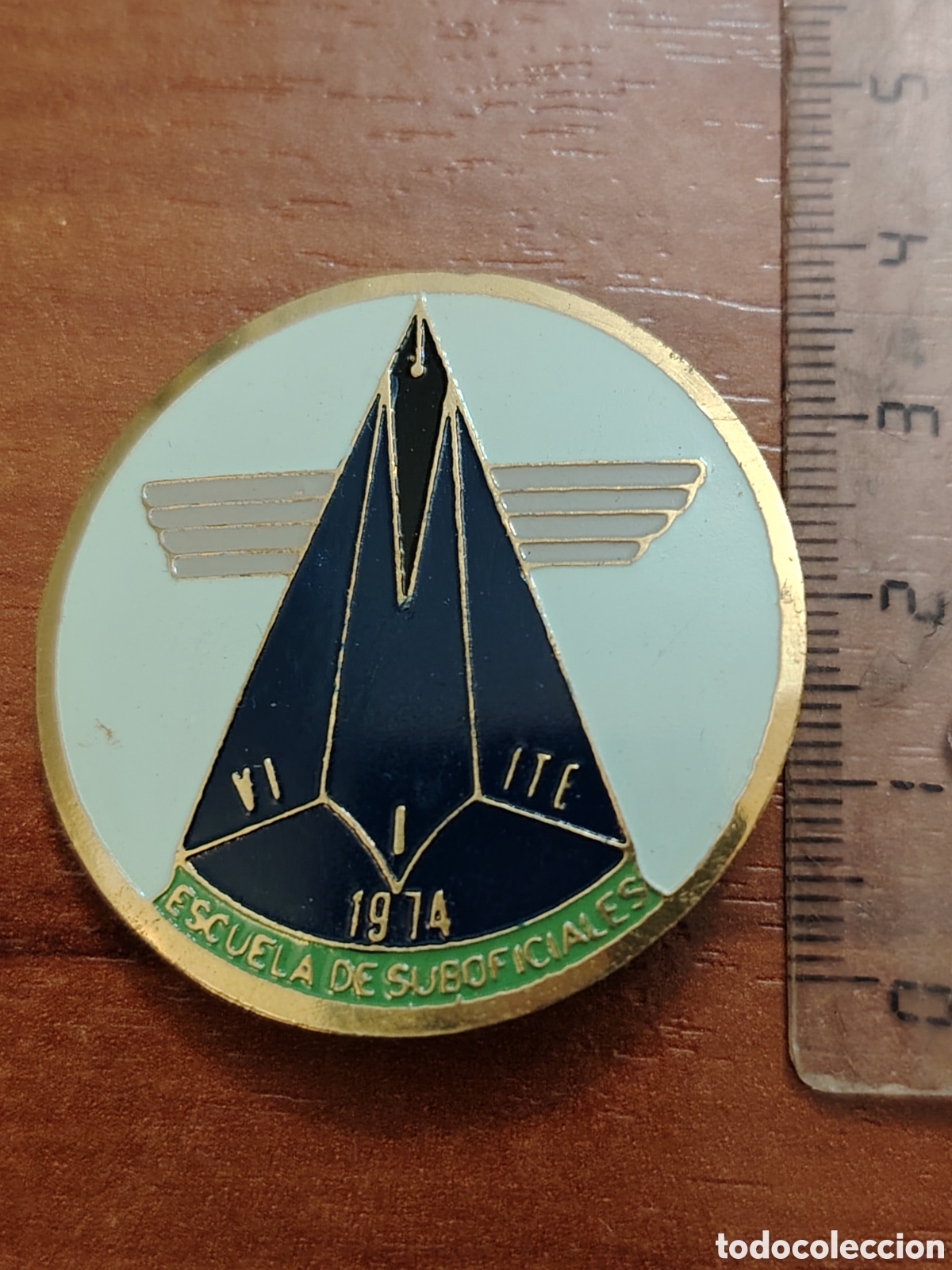 Militaria: Chapa escuela de suboficiales 1974