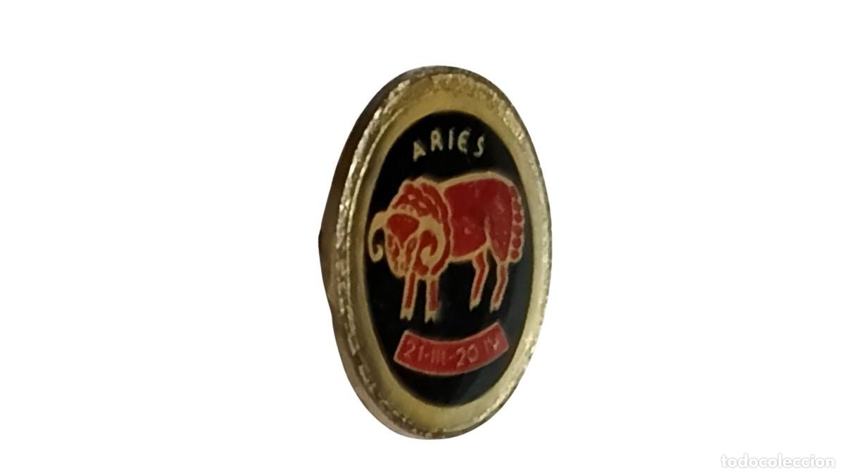 Militaria: PIN ZODIACAL ARIES - SIGNO DEL CARNERO - ESMALTE NEGRO Y ROJO - VINTAGE A&Ntilde;OS 80-90