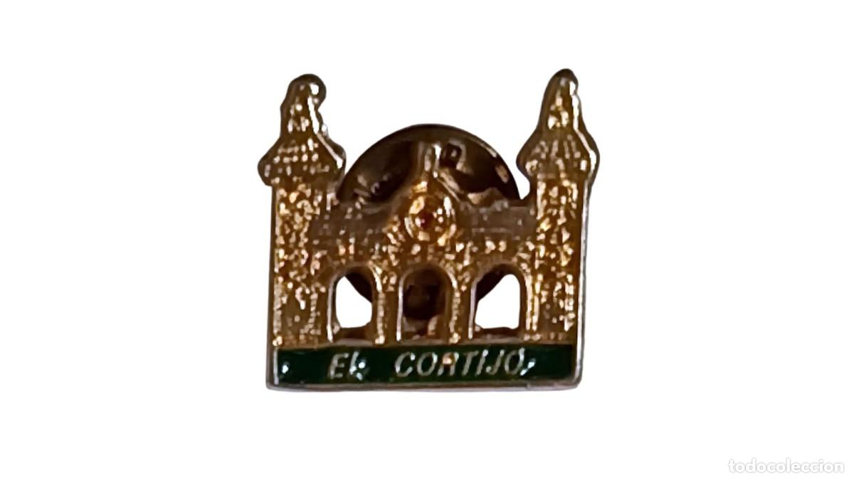 Militaria: PIN CONMEMORATIVO - CASETA/PORTADA &rdquo;EL CORTIJO&rdquo; - FERIA ANDALUZA - DORADO - A&Ntilde;OS 80/90 - RETRO