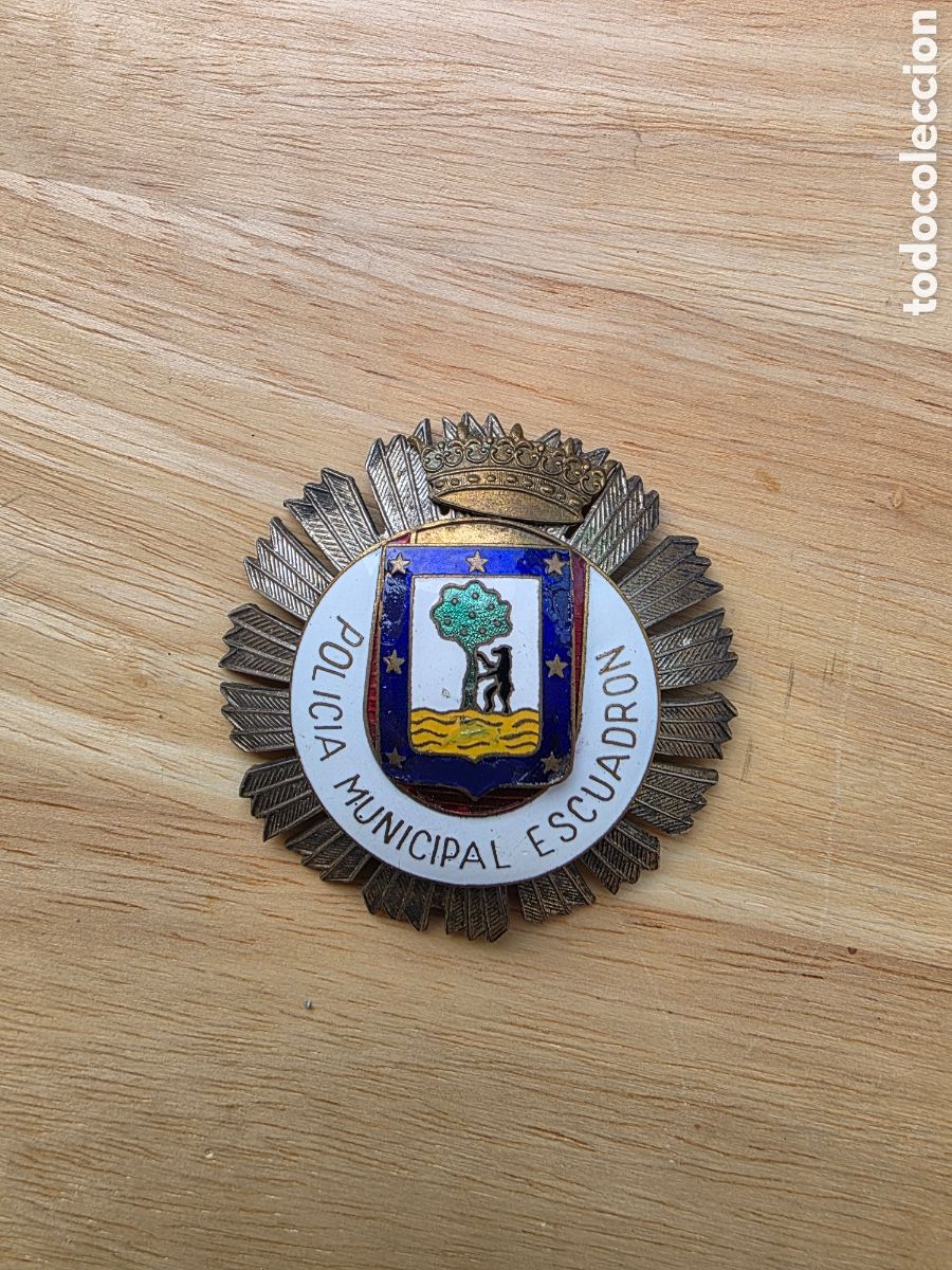 Militaria: Placa Polic&iacute;a Municipal de Madrid &ndash; Escuadr&oacute;n Caballer&iacute;a &ndash; A&ntilde;os 70 &ndash; Original de &eacute;poca