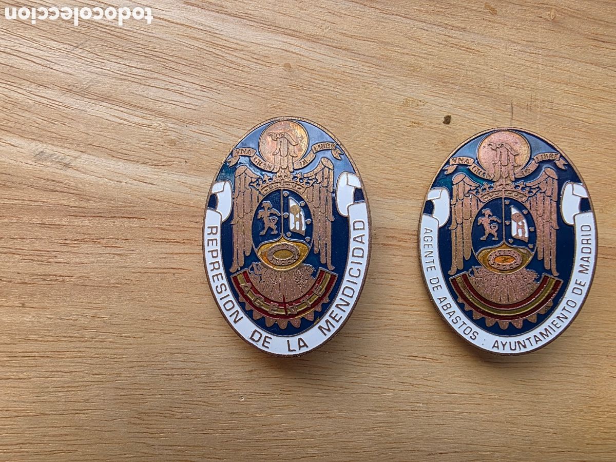 Militaria: Lote 2 R&eacute;plicas Placas Polic&iacute;a Municipal Madrid A&ntilde;os 60 &ndash; Mendicidad y Abastos