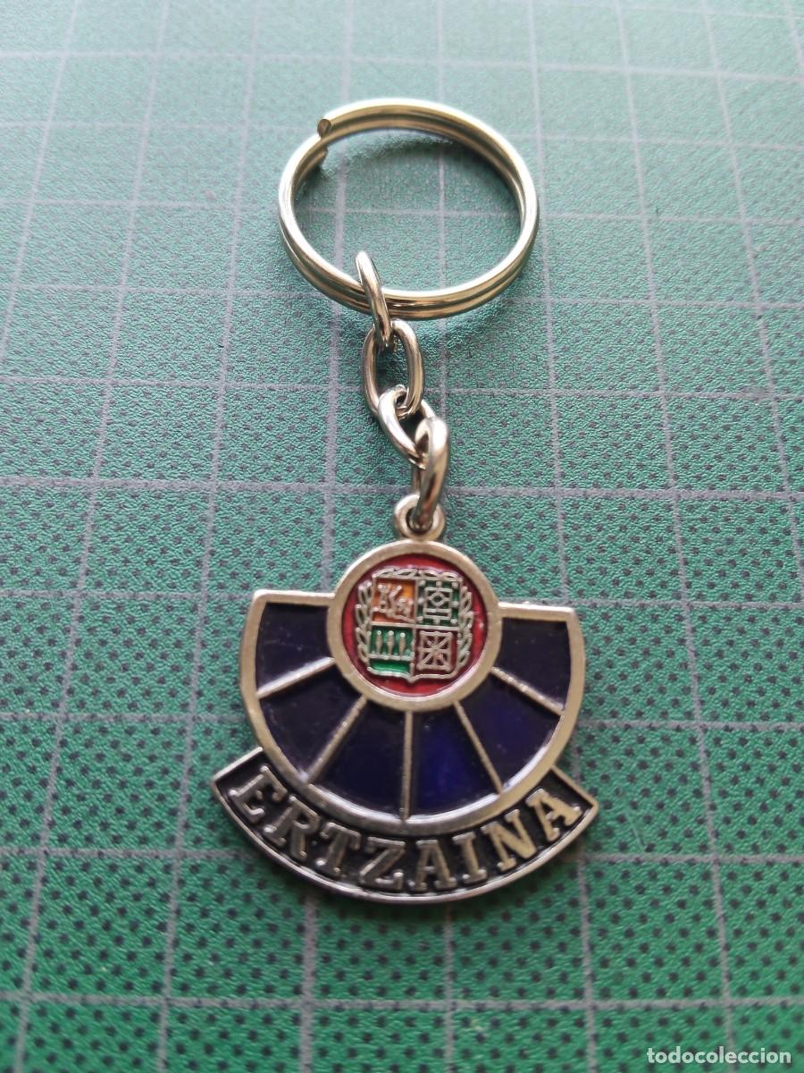 Militaria: LLAVERO ERTZAINA 1&ordf; PROMOCION . ESCUDO ANTICONSTITUCIONAL