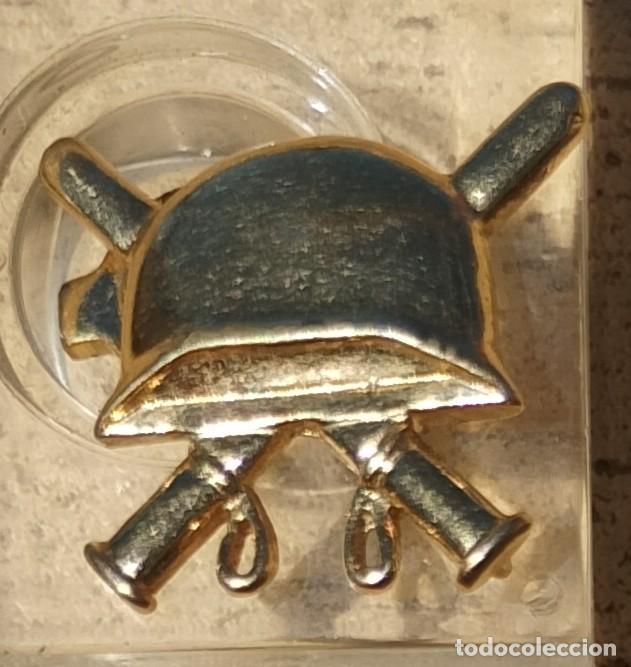 Militaria: Insignia Emblema de Cuello Polic&iacute;a Militar