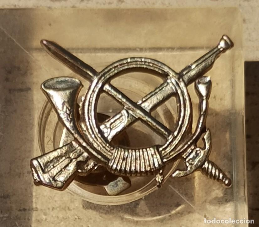 Militaria: Insignia Emblema de Cuello Infanter&iacute;a del Ejercito de Tierra
