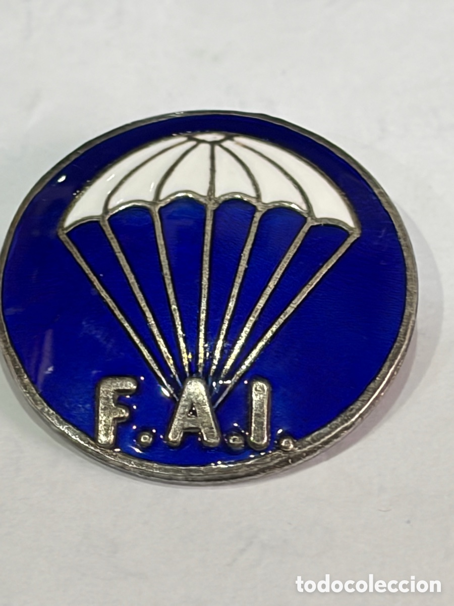 Militaria: Distintivo FAI - Federaci&oacute;n Aeron&aacute;utica Internacional- mide 3 cm