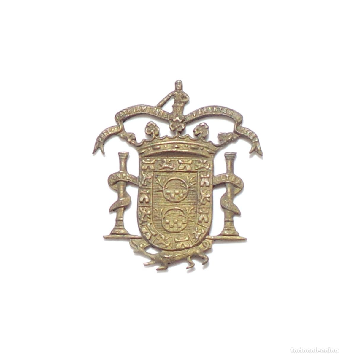 Militaria: INSIGNIA ESCUDO DE LA CIUDAD DE MELILLA. 4 CM ALTO APROX.