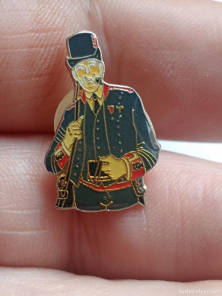 Militaria: PINS POLIC&Iacute;A MOSSOS DE ESCUADRA