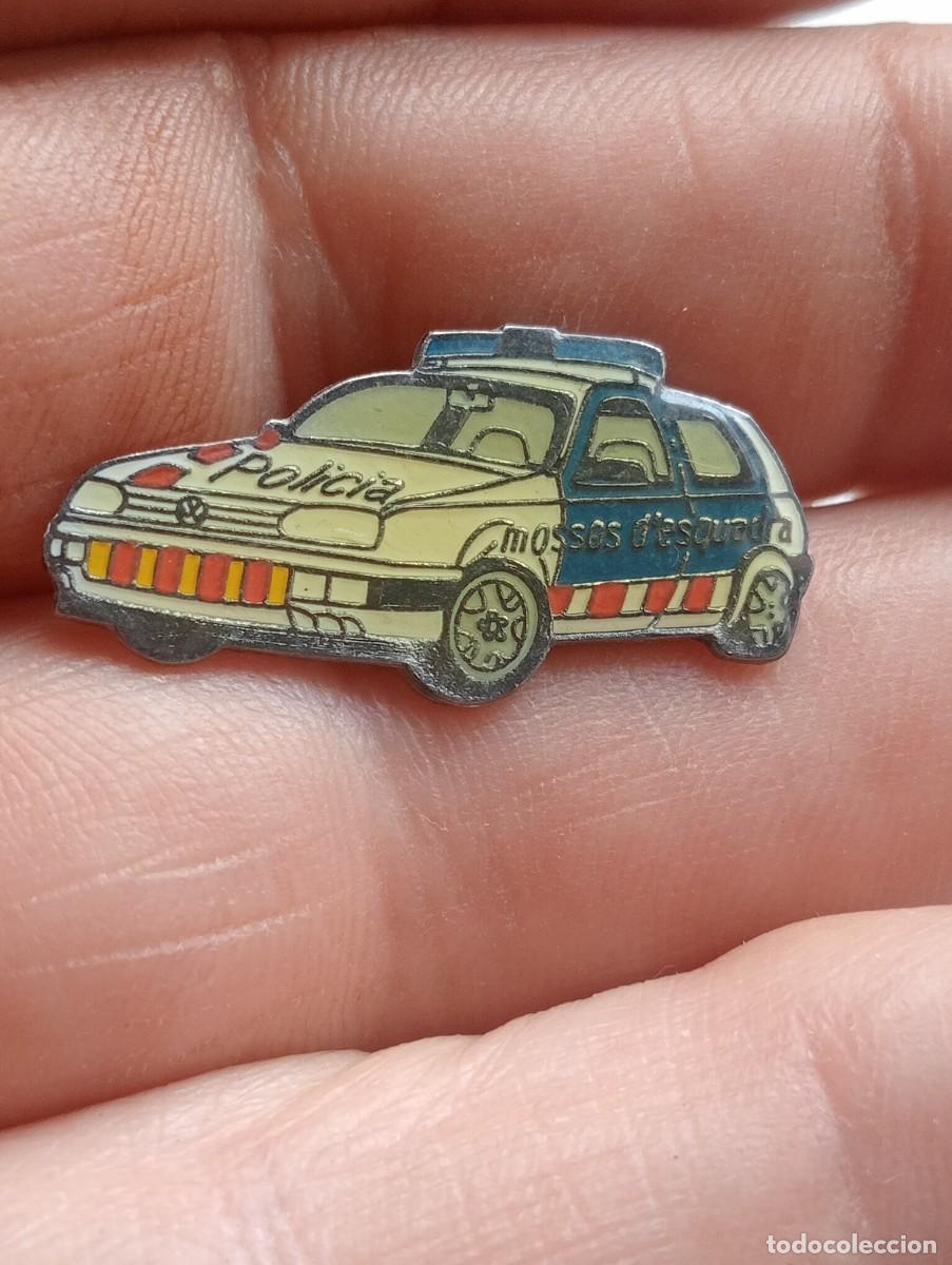 Militaria: PINS POLIC&Iacute;A MOSSOS DE ESCUADRA COCHE PATRULLA