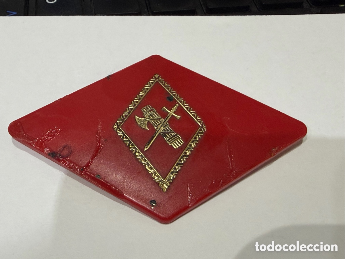 Militaria: Emblema de pecho de la Guardia Civil - de 7,5 x 4,5 cm