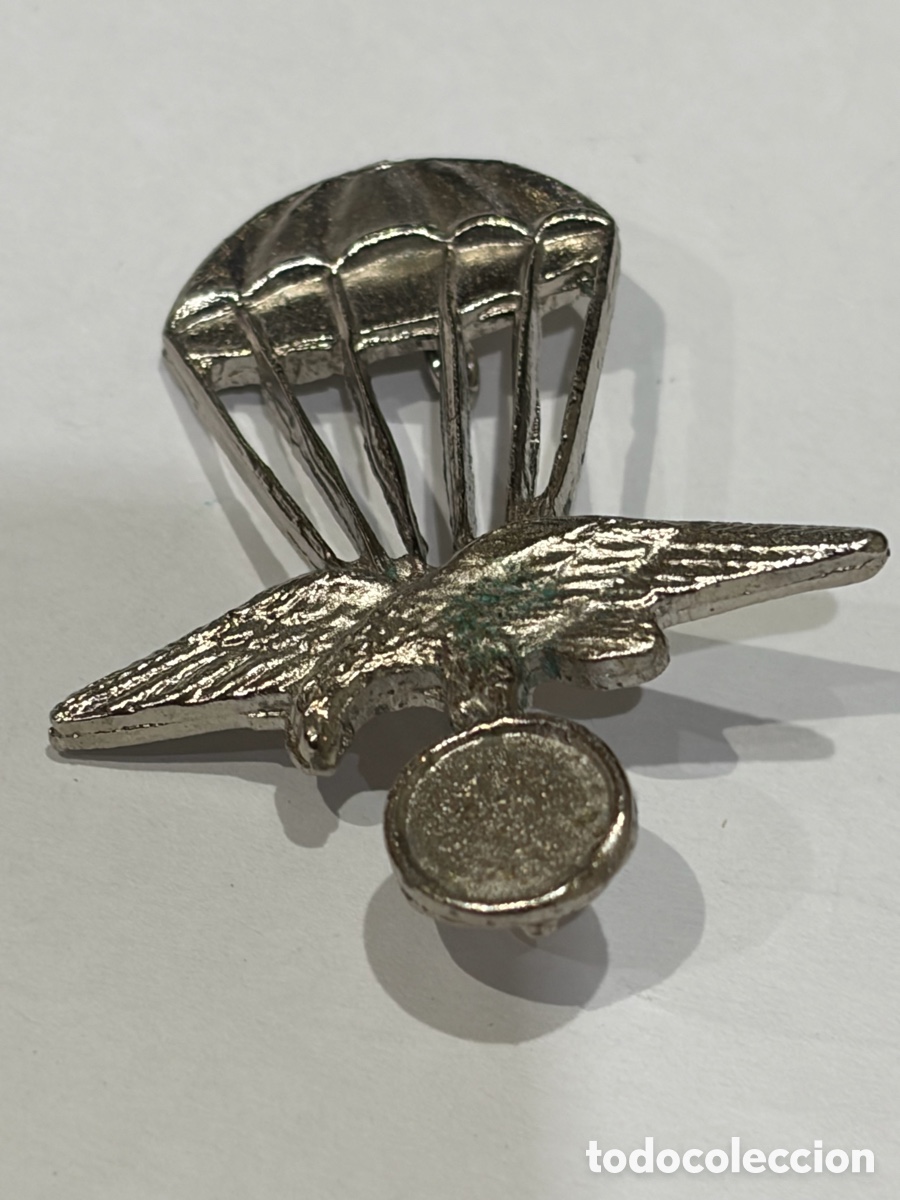 Militaria: Insignia Paracaidista n&uacute;mero de Salto - mide 4 x 3 cm
