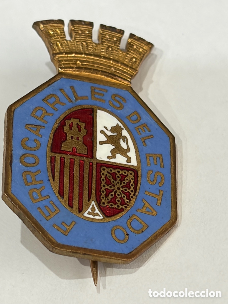 Militaria: Distintivo de los Ferrocarriles del Estado - II Republica Espa&ntilde;ola mide 3,8 x 2,2 cm