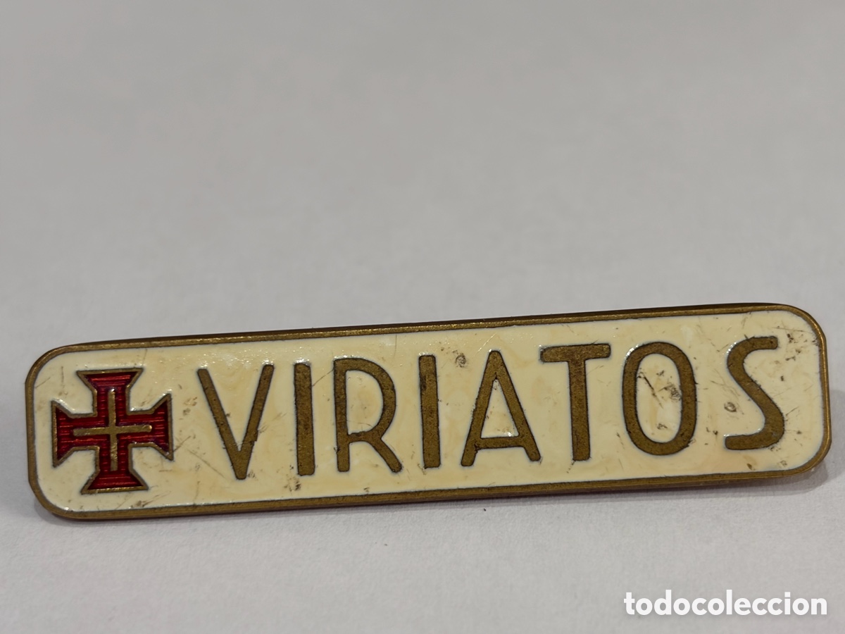 Militaria: Distintivo de pecho de Los Viriatos - Guerra Civil -