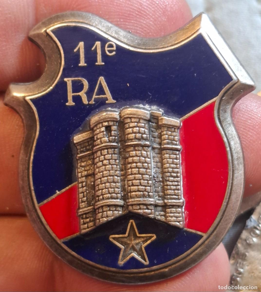 Militaria: Antigua insignia FRANCESA 11 RA (REGIMENT D'ARTILLERIE)