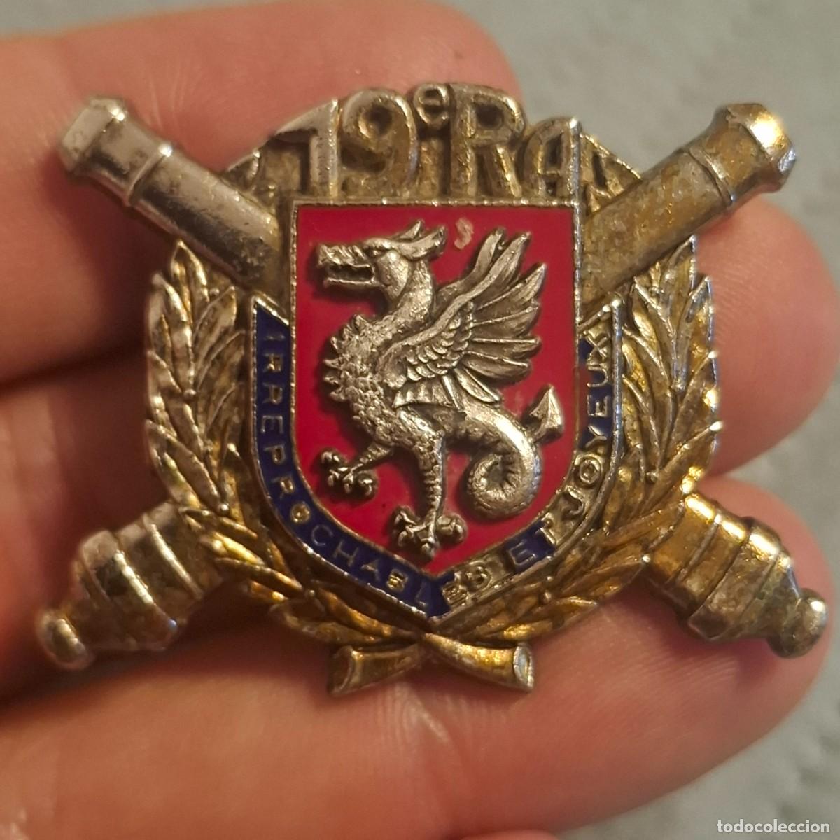 Militaria: Antigua insignia del 19&deg; Regimiento de Artiller&iacute;a franc&eacute;s,