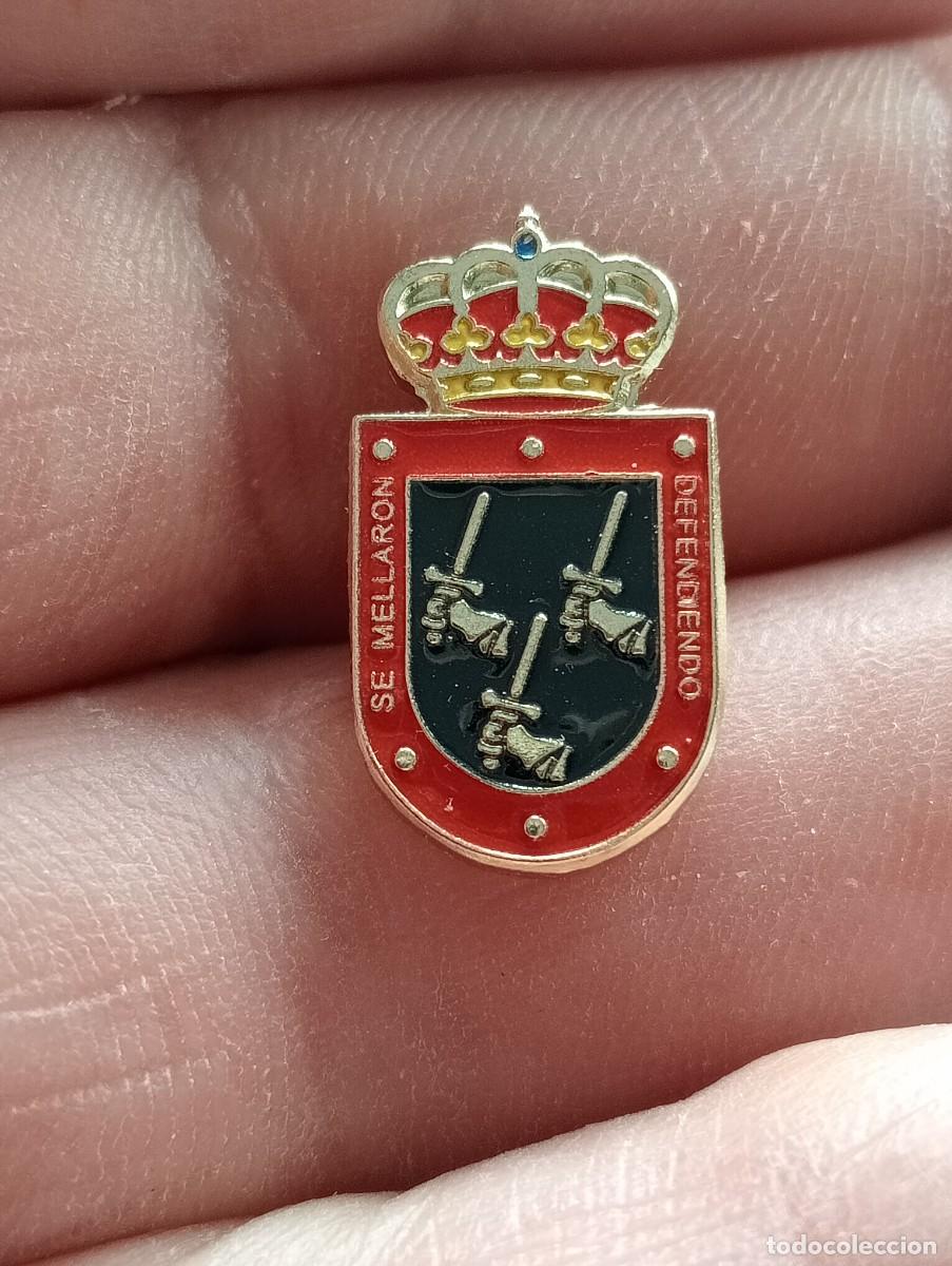 Militaria: PINS REAL HERMANDAD MIEMBROS FUERZAS ARMADAS Y GUARDIA CIVIL , INSIGNIA MILITAR ESPA&Ntilde;OLA EJERCITO