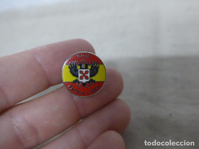 Militaria: Antigua insignia tipo pin carlista, a&ntilde;os 90/2000