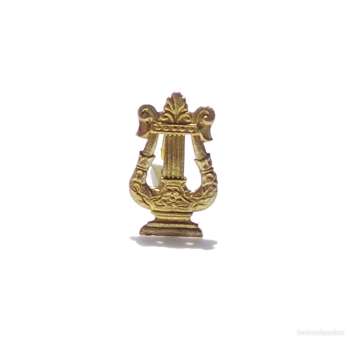 Militaria: DISTINTIVO LIRA. M&Uacute;SICO MILITAR. 2 CM DE ALTO.